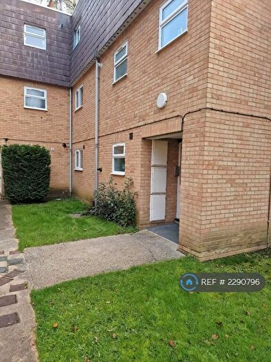 1 Bedroom Flat To Rent In Woodlands Court, Sandhurst, GU47