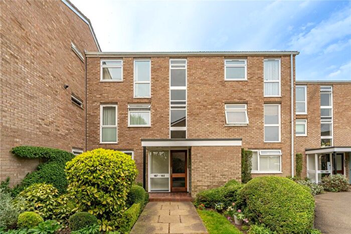 1 Bedroom Flat For Sale In Harrowdene Gardens, Teddington, TW11