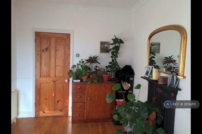 2 Bedroom Flat To Rent In Stoke Newington, London, N16