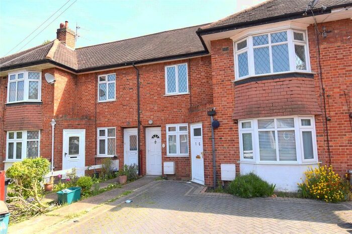 2 Bedroom Maisonette To Rent In Errol Gardens, New Malden, KT3