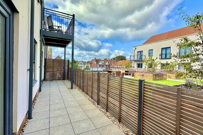 2 Bedroom Flat To Rent In Old Market Place, Farnham, GU9