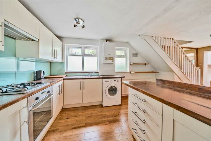 2 Bedroom Apartment To Rent In Long Lane, East Finchley, N2