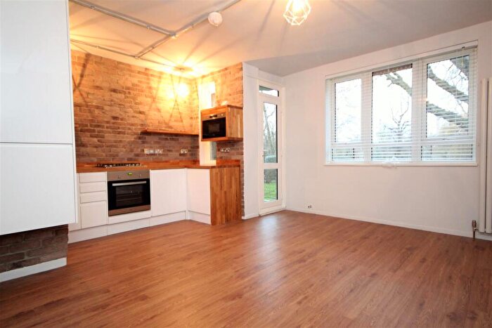1 Bedroom Apartment To Rent In Sewardstone Road, Bethnal Green, E2