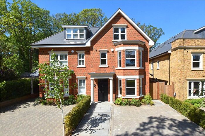 4 Bedroom House For Sale In Copsem Lane, Esher, Surrey, KT10