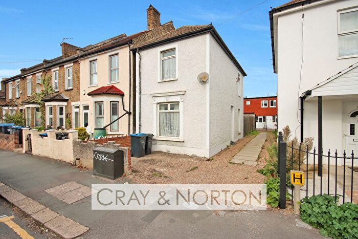 2 Bedroom Detached House For Sale In Clarendon Road, Croydon, CR0