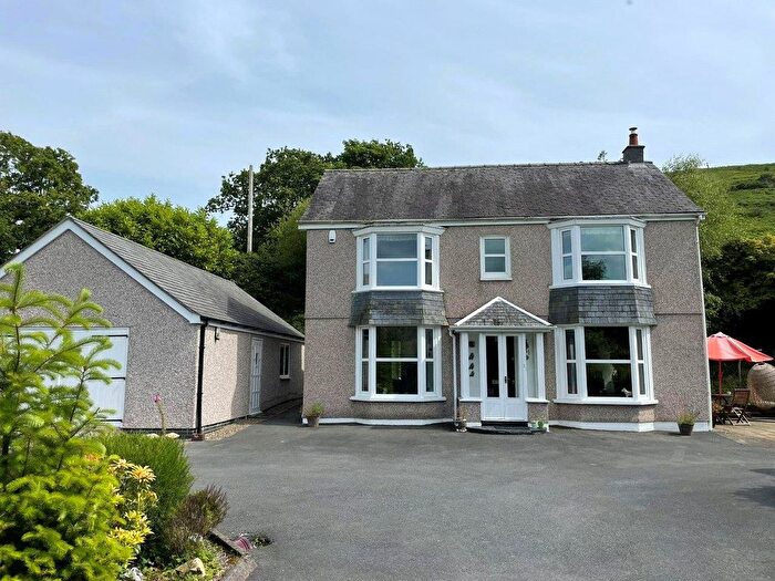 3 Bedroom Detached House For Sale In Derwenlas, Machynlleth, Powys, SY20