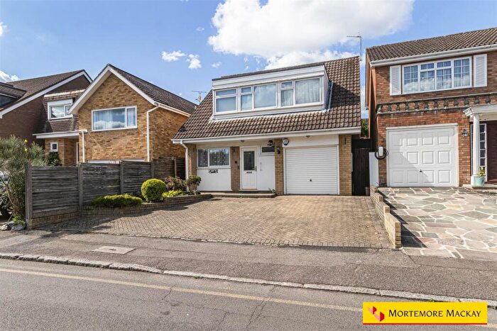 3 Bedroom Detached House For Sale In Merridene, London, N21