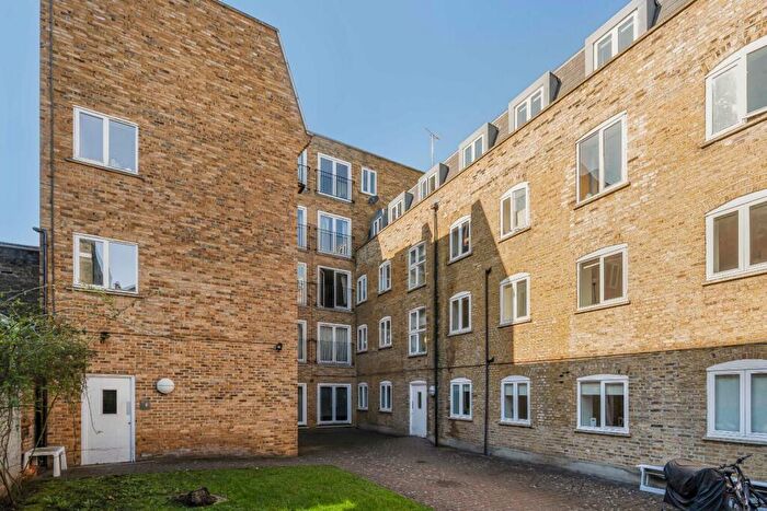 2 Bedroom Apartment To Rent In Camberwell Road, London, SE5