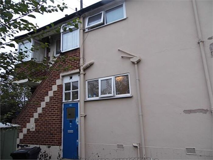2 Bedroom Flat To Rent In Moremead Road, Catford, London, SE6