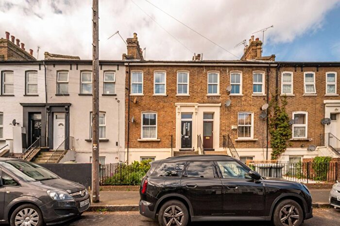 2 Bedroom Flat To Rent In Palmerston Road, Forest Gate, London, E7