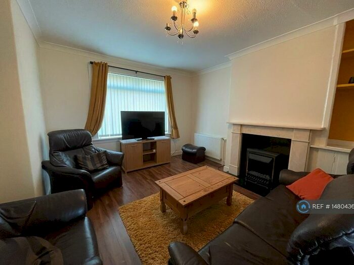 2 Bedroom Flat To Rent In Polson Drive, Johnstone, PA5