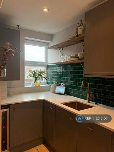 2 Bedroom Flat To Rent In Hackney Road, London, E2