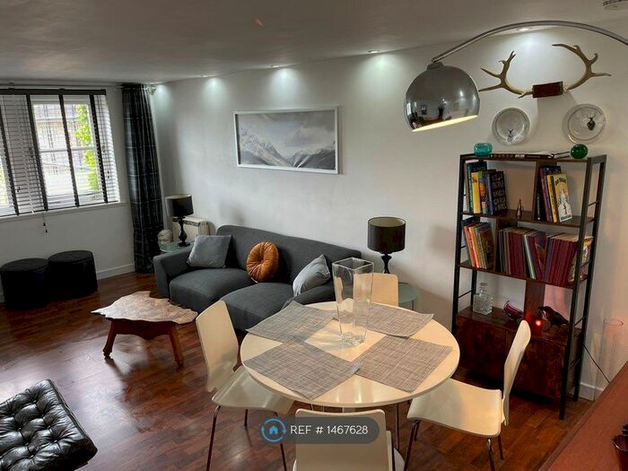 2 Bedroom Flat To Rent In Castle Wynd South, Edinburgh, EH1