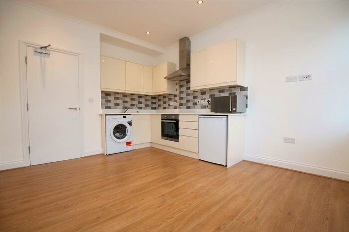 2 Bedroom Apartment To Rent In Hamilton Road, Reading, Berkshire, RG1