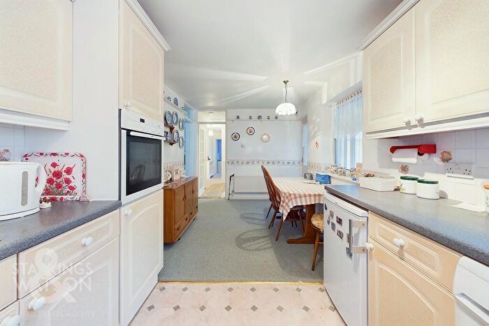 3 Bedroom Detached Bungalow For Sale In Waterloo Avenue, Roydon, Diss, IP22