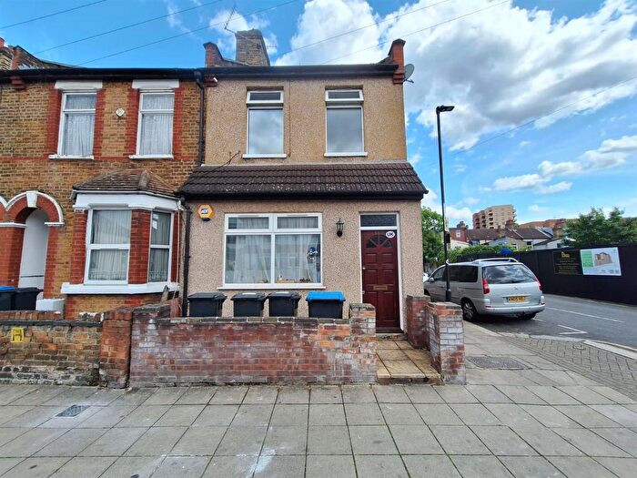2 Bedroom Flat To Rent In Dysons Road, London, N18