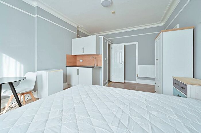 Studio To Rent In Bushey, Bushey, WD23