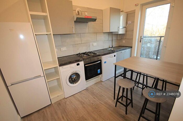 2 Bedroom Flat To Rent In Bedford Hill, London, SW12