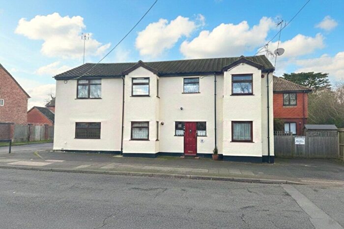 1 Bedroom Flat For Sale In Reading Road, Sherfield-on-Loddon, Hook, Hampshire, RG27