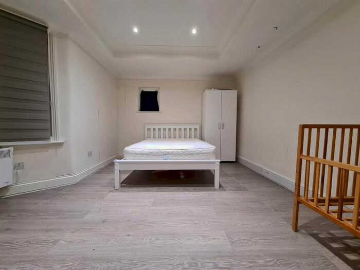 1 Bedroom Flat To Rent In Maple Road, London, SE20