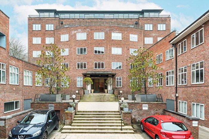 2 Bedroom Flat To Rent In Upper Richmond Road, London, SW15