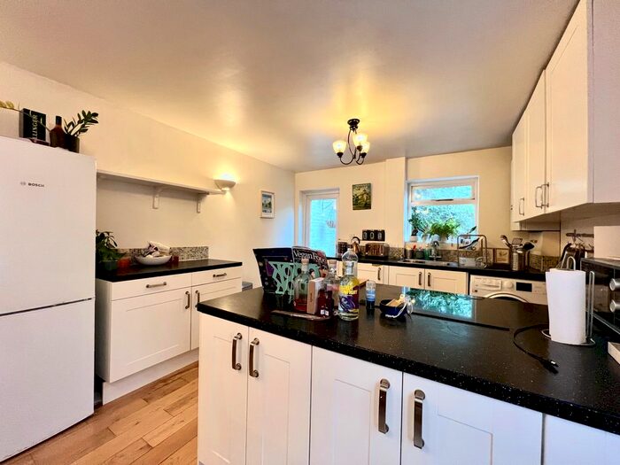 2 Bedroom Flat To Rent In Gleneagle Road, London, SW16
