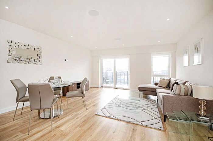 2 Bedroom Flat To Rent In Beaufort Square, Colindale, London, NW9