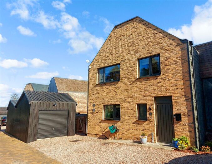 3 Bedroom Link Detached House For Sale In Hernhill, Faversham, Kent, ME13