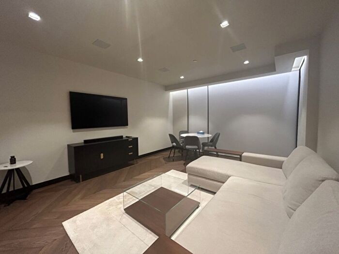 1 Bedroom Flat To Rent In Sandringham House, Earls Way, London, London, SE1