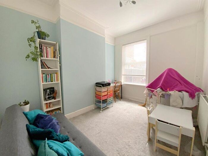 3 Bedroom Terraced House For Sale In Welholme Road, Grimsby, DN32