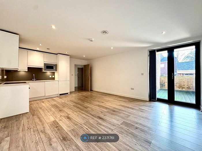 1 Bedroom Flat To Rent In Satchwell Road, London, E2