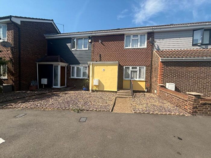 3 Bedroom Terraced House For Sale In Hilton Road, Canvey Island, SS8