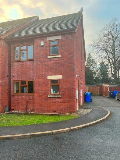 4 Bedroom Semi-Detached House To Rent In Sheridan Court, Uttoxeter, ST14