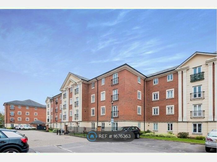 2 Bedroom Flat To Rent In Brunel Crescent, Swindon, SN2