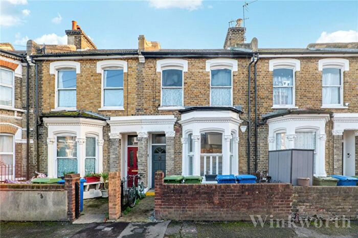 2 Bedroom Apartment For Sale In Elcot Avenue, London, SE15
