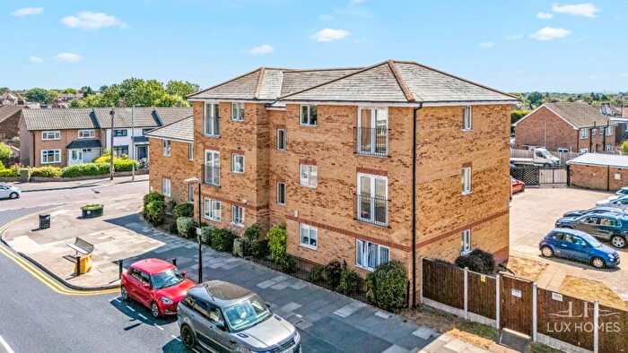 2 Bedroom Flat For Sale In Avon House, Upminster, RM14