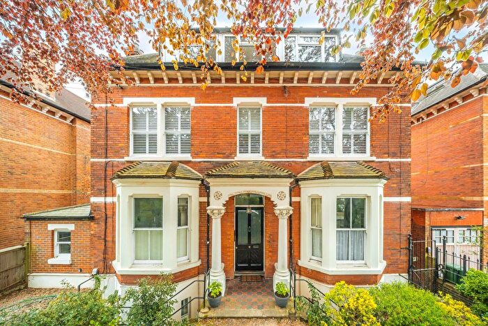 3 Bedroom Flat For Sale In West Hill Road, Putney, SW18