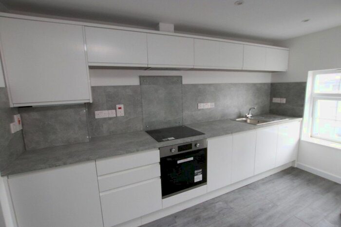2 Bedroom Flat To Rent In Zinzan Street, Reading, RG1