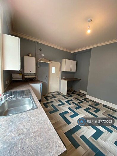 4 Bedroom End Of Terrace House To Rent In Manor Drive, Halifax, HX3