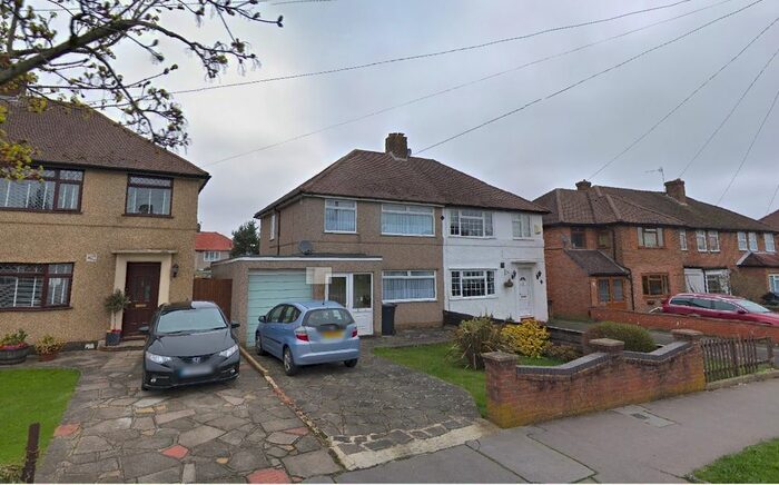 3 Bedroom Semi-Detached House To Rent In Bothwell Road, New Addington, Croydon, CR0