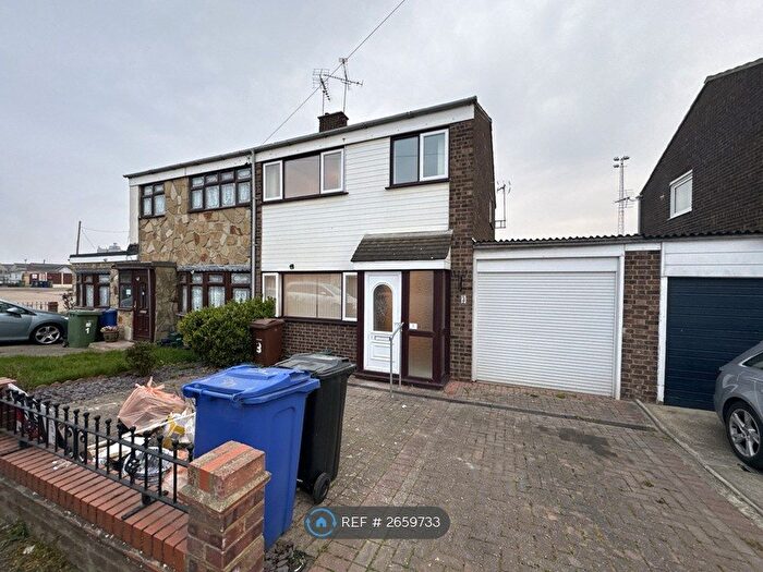 3 Bedroom Semi-detached House To Rent In Spindles, Tilbury, RM18