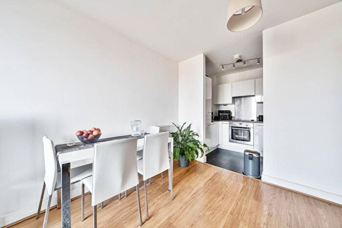 1 Bedroom Flat To Rent In Devons Road, Bow, London, E3