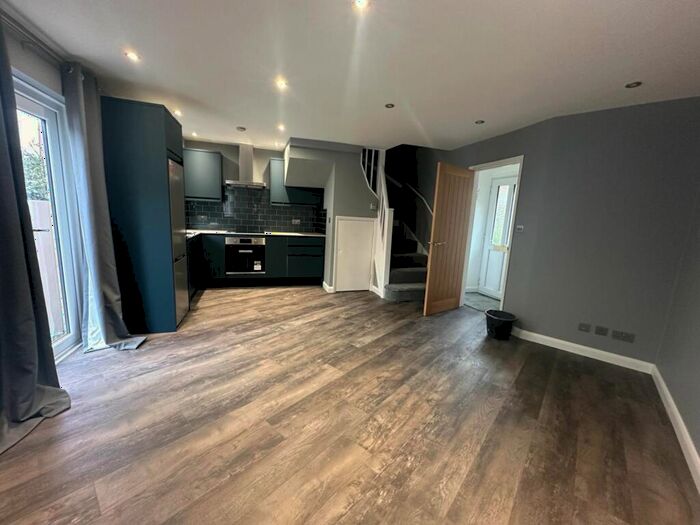 1 Bedroom Flat To Rent In Reveley Square, SE16