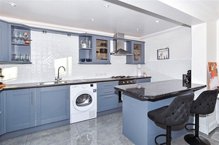 1 Bedroom Flat For Sale In St. George's Square, Maidstone, Kent, ME16