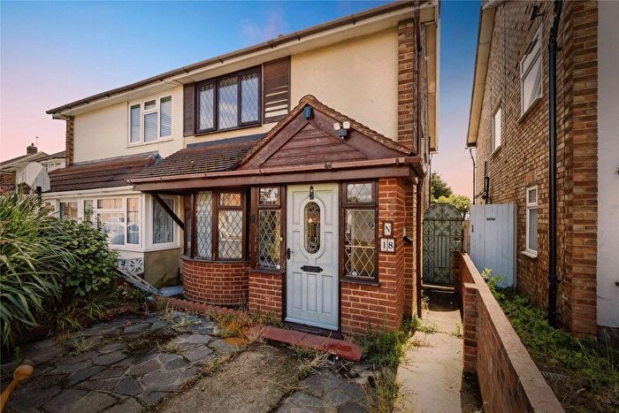 3 Bedroom Semi Detached House For Sale In Stephen Avenue, Rainham, RM13