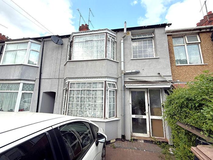 3 Bedroom Terraced House For Sale In Runley Road, Dallow, Luton, Bedfordshire, LU1