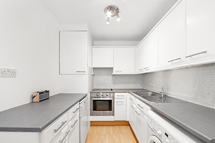 Terraced House To Rent In Varma Court, Kidbrooke Grove, London, SE3