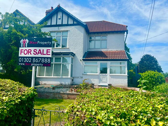 4 Bedroom Semi-Detached House For Sale In Cantley Lane, Doncaster, DN4