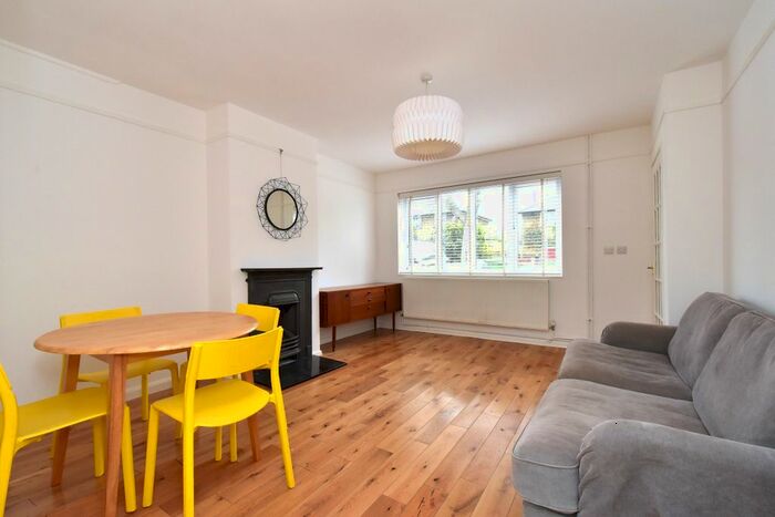 3 Bedroom Semi-Detached House To Rent In Brockill Crescent, Brockley, London, SE4