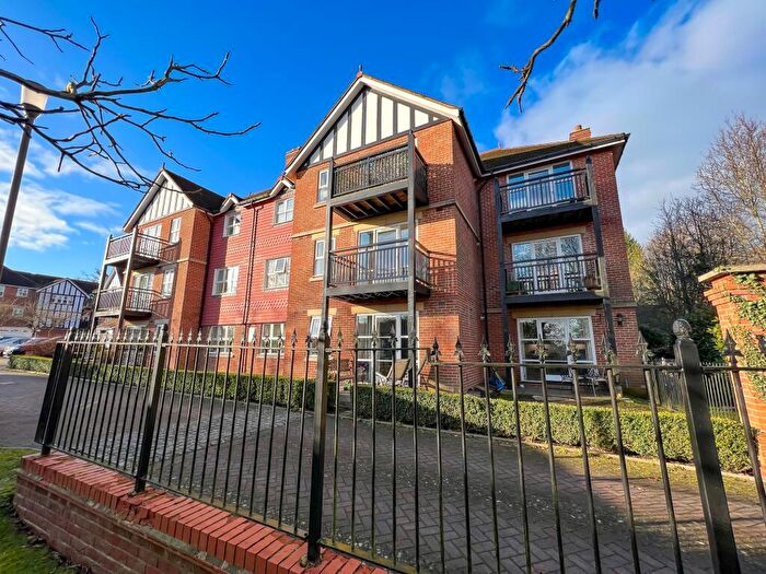 2 Bedroom Flat To Rent In St. Johns Road, Ermenild Neale House St. Johns Road, RH19